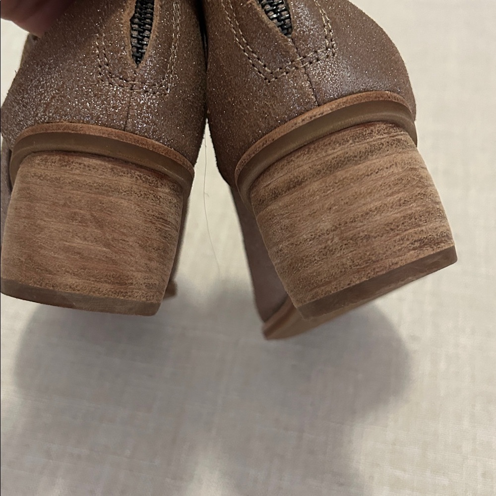 Sofft Shoes Women’s 7.5 Metallic Carleigh Peep Toe Chunky Heels Comfort Cushion - Picture 10 of 13